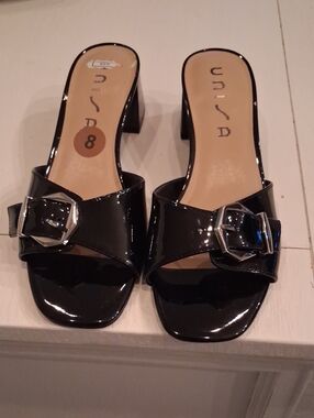 Unisa Size 8M Black Patent Slide Shoes